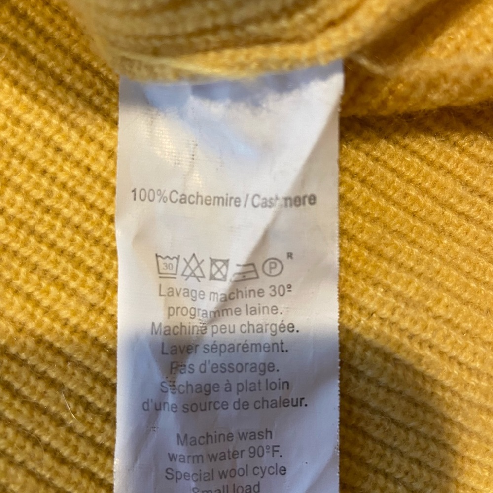 Sweater - Picture 4 of 4